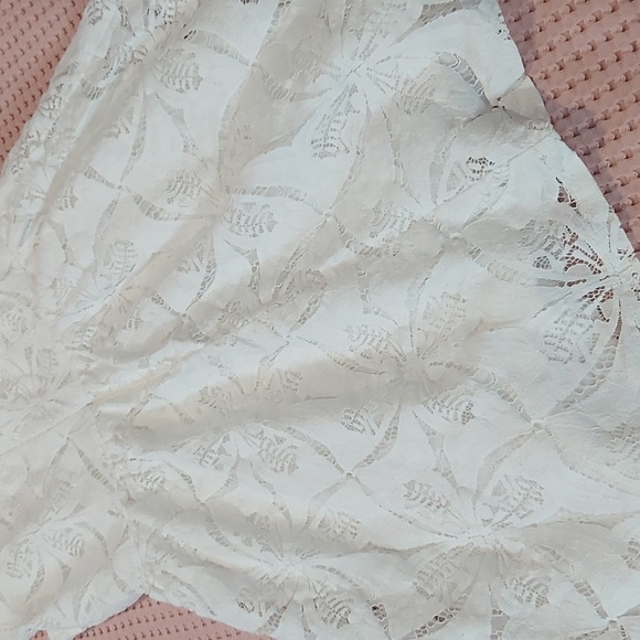 Woman's dress - Picture 9 of 12